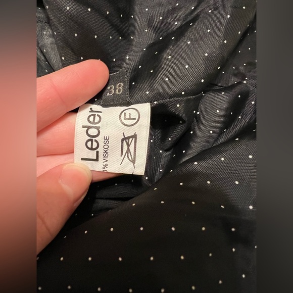 Vintage Mondi 80s Black Leather Jacket & Shorts Set – Gold Buttons, Size 38/36 - Picture 13 of 16